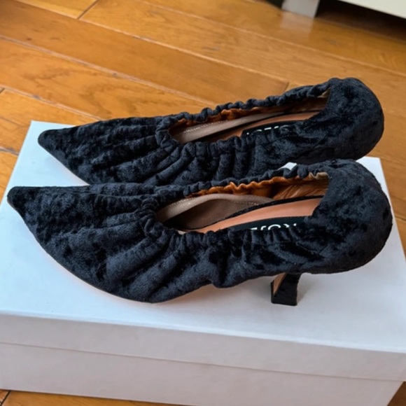 Y/PROJECT
Ruched Velvet Heeled Pumps 40 - Picture 5 of 8
